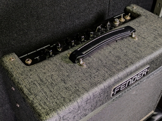 Fender - Bassbreaker 15W - Ltd Gunmetal 3